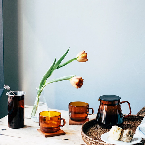 Hario - Colors Konvička na kávu a čaj Amber 600 ml