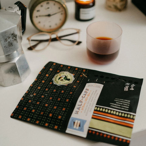 Half Caff Káva s polovičním kofeinem La Boheme Cafe Pražírna výběrové kávy