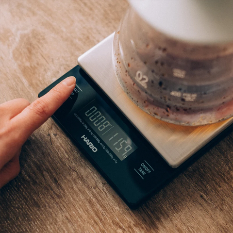 Hario V60 Metal Drip Scale Váha - La Boheme Cafe - Pražírna výběrové kávy